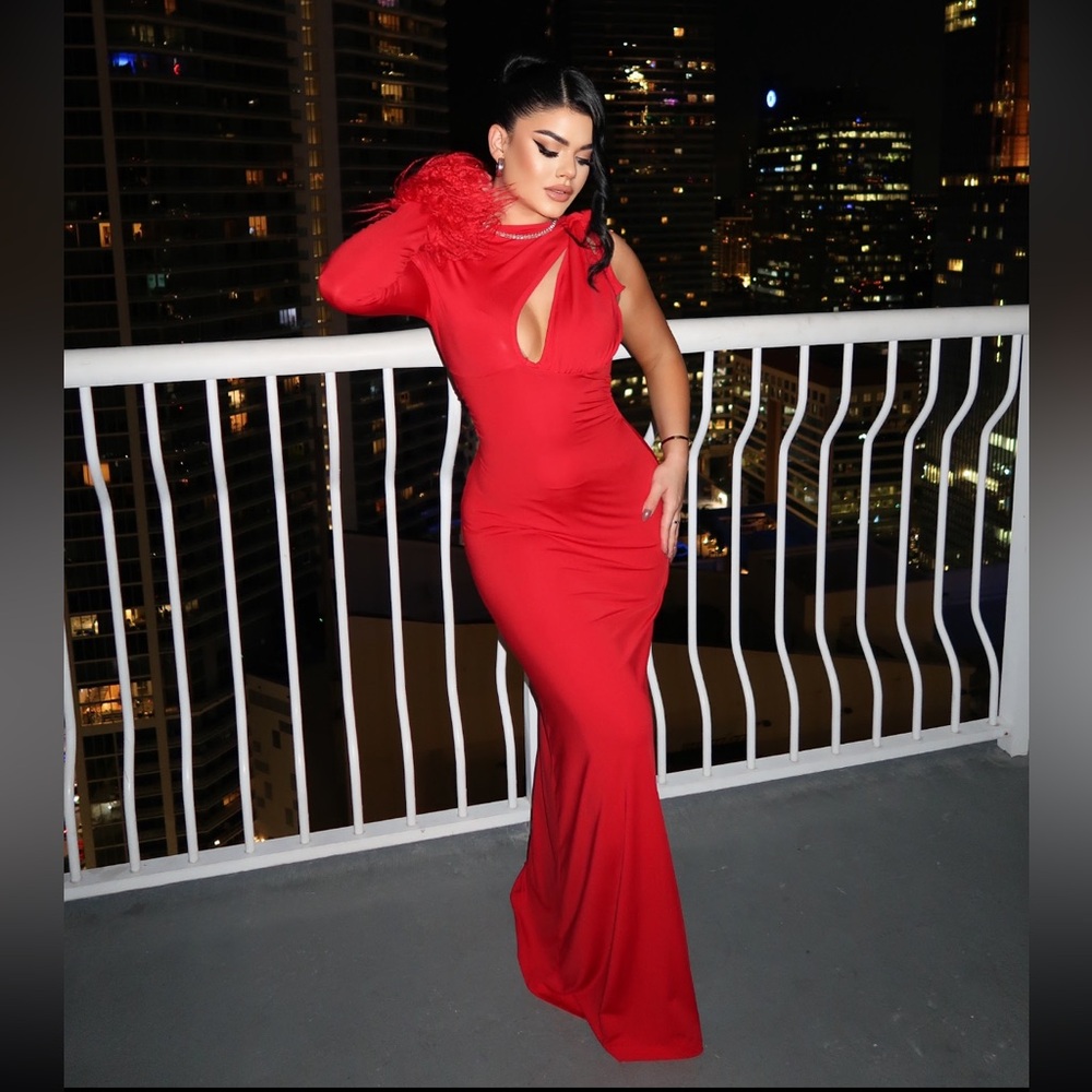 Holiday one sleeve Hourglass maxi dress - red
